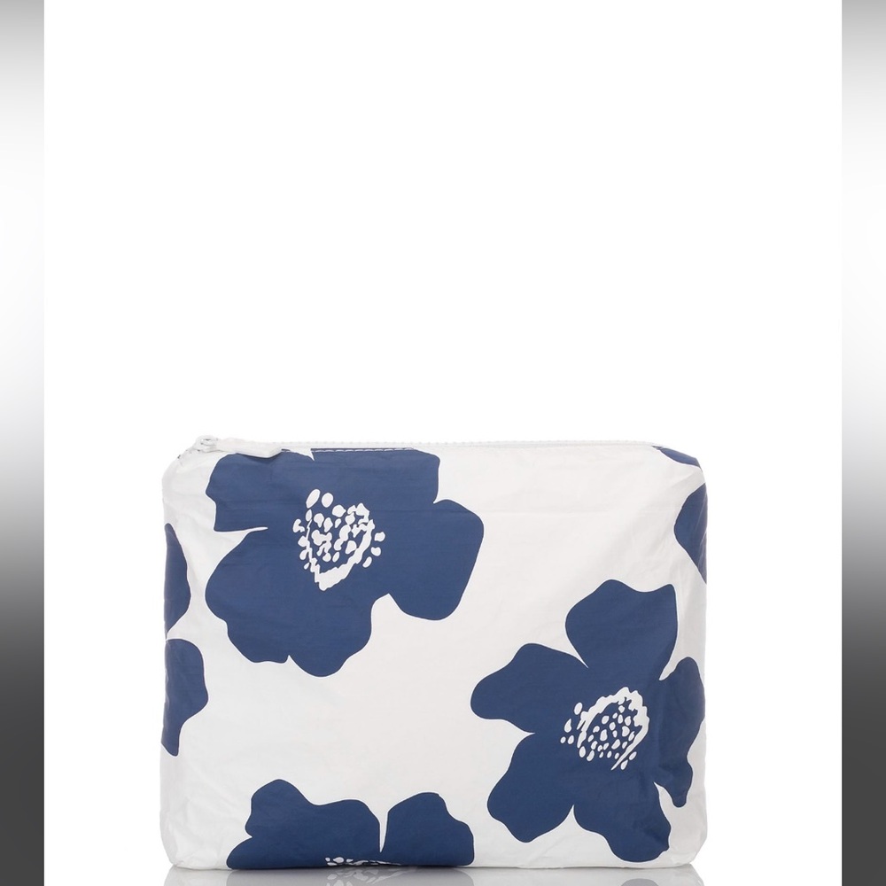 ALOHA Collection NWT in plastic sold out print Pua Navy Small Pouch